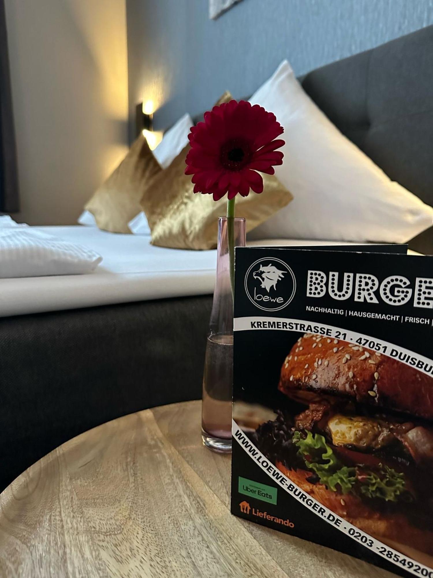 Hotel Restaurant Zum Loewen ดุยส์บูร์ก ภายนอก รูปภาพ