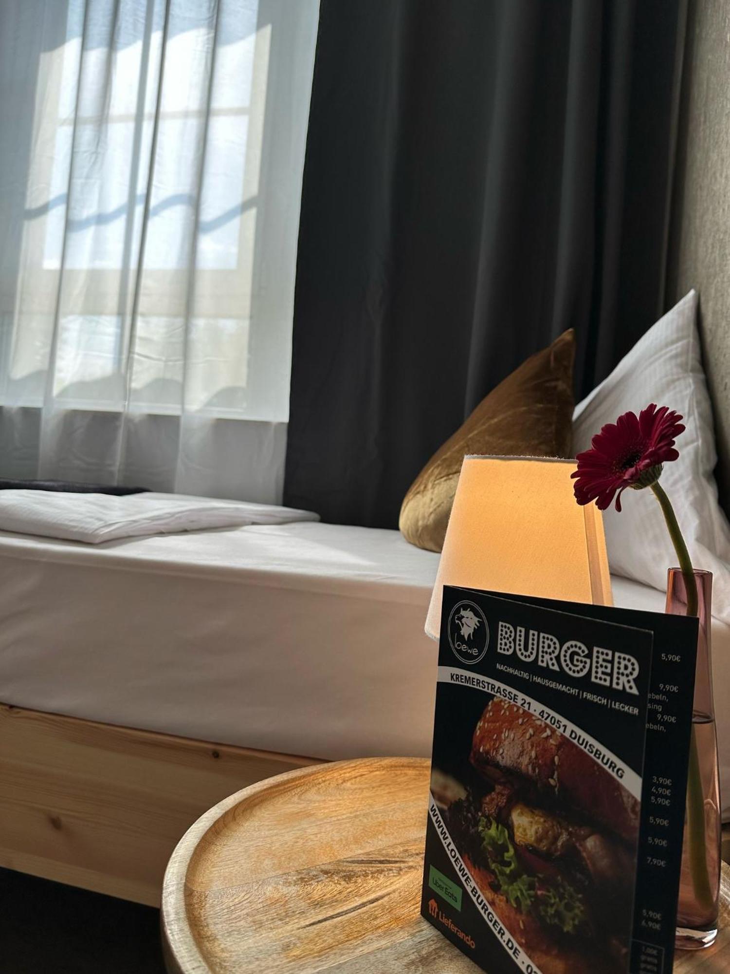 Hotel Restaurant Zum Loewen ดุยส์บูร์ก ภายนอก รูปภาพ