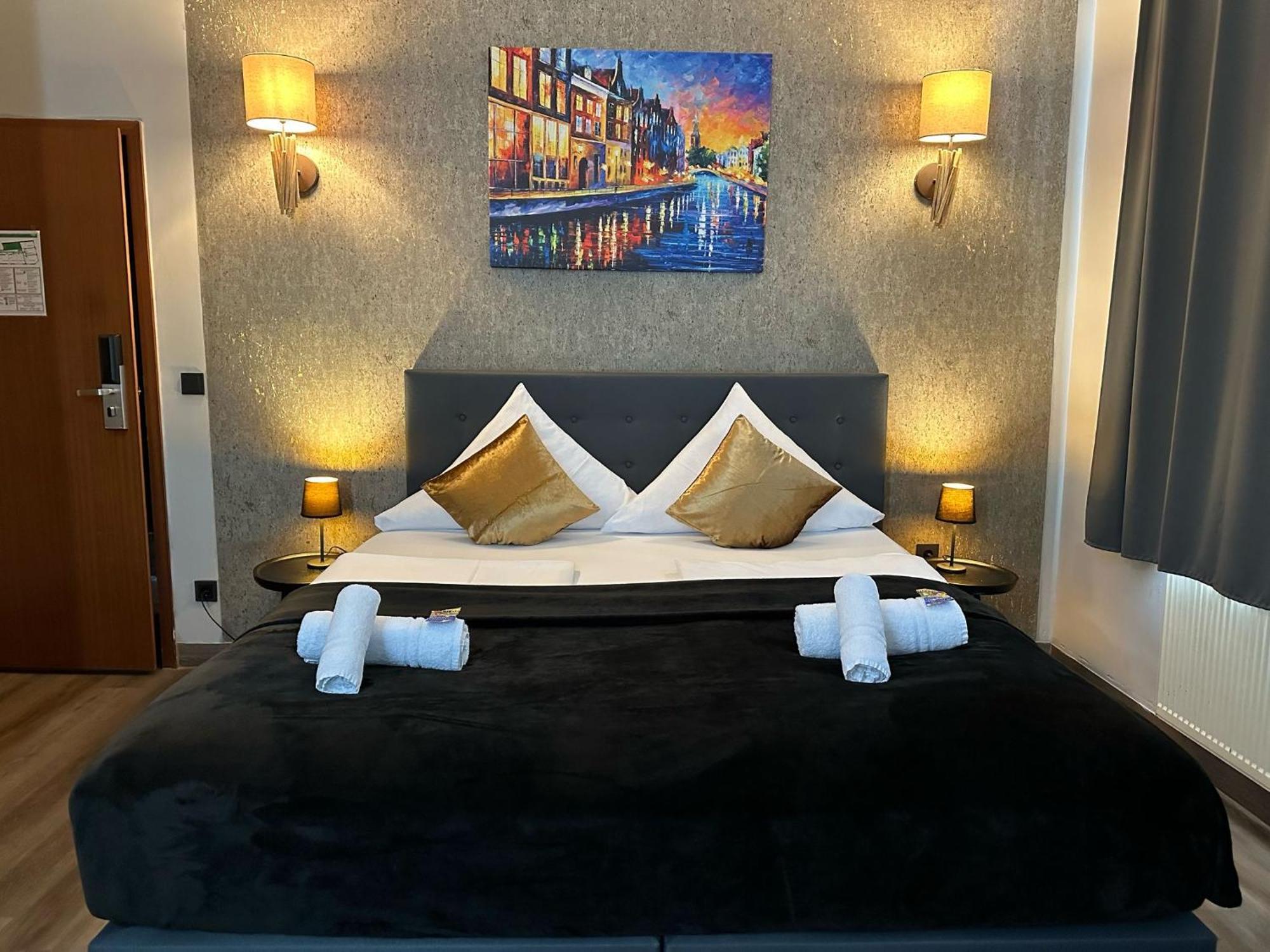 Hotel Restaurant Zum Loewen ดุยส์บูร์ก ภายนอก รูปภาพ