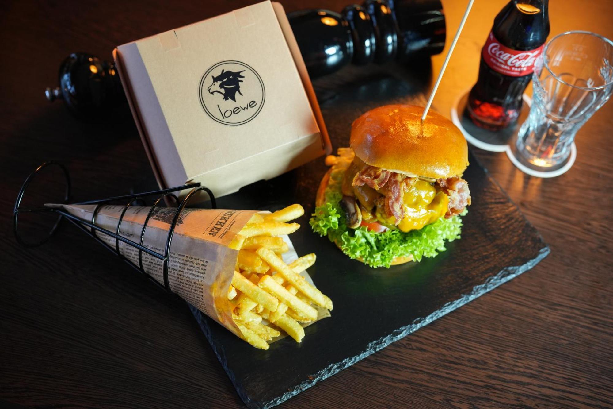 Hotel Restaurant Zum Loewen ดุยส์บูร์ก ภายนอก รูปภาพ